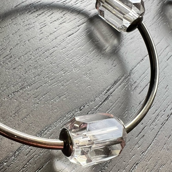 Vera Wang Clear Sparkly Beads and Dark Gunmetal Aluminum Band Stretchy Bracelet - Picture 4 of 5